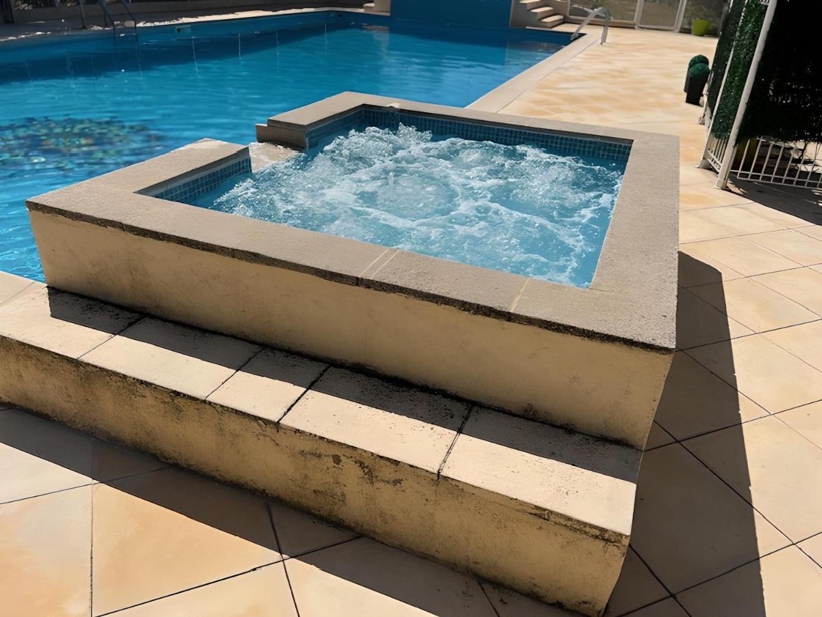 Gite Les Feuilles De Chene Villa Карпентра Екстериор снимка