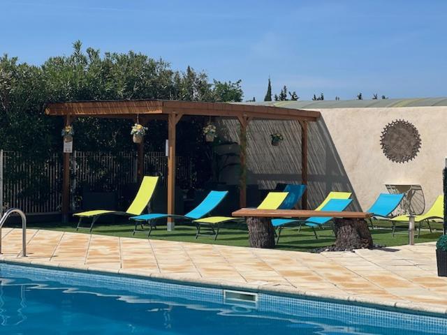Gite Les Feuilles De Chene Villa Карпентра Екстериор снимка