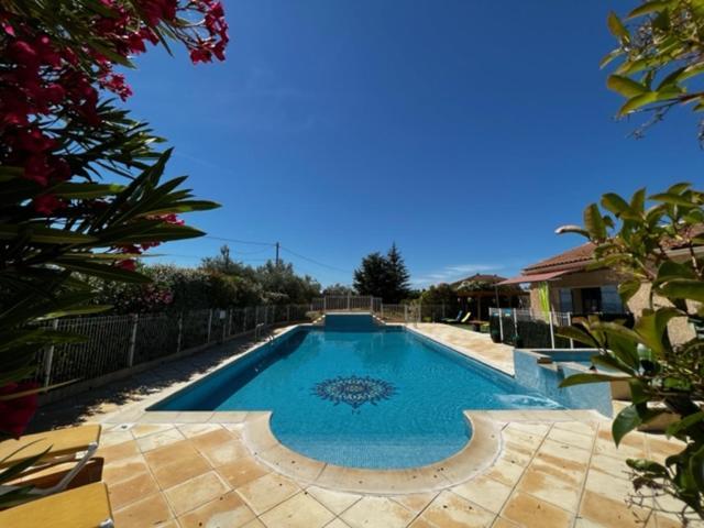 Gite Les Feuilles De Chene Villa Карпентра Екстериор снимка